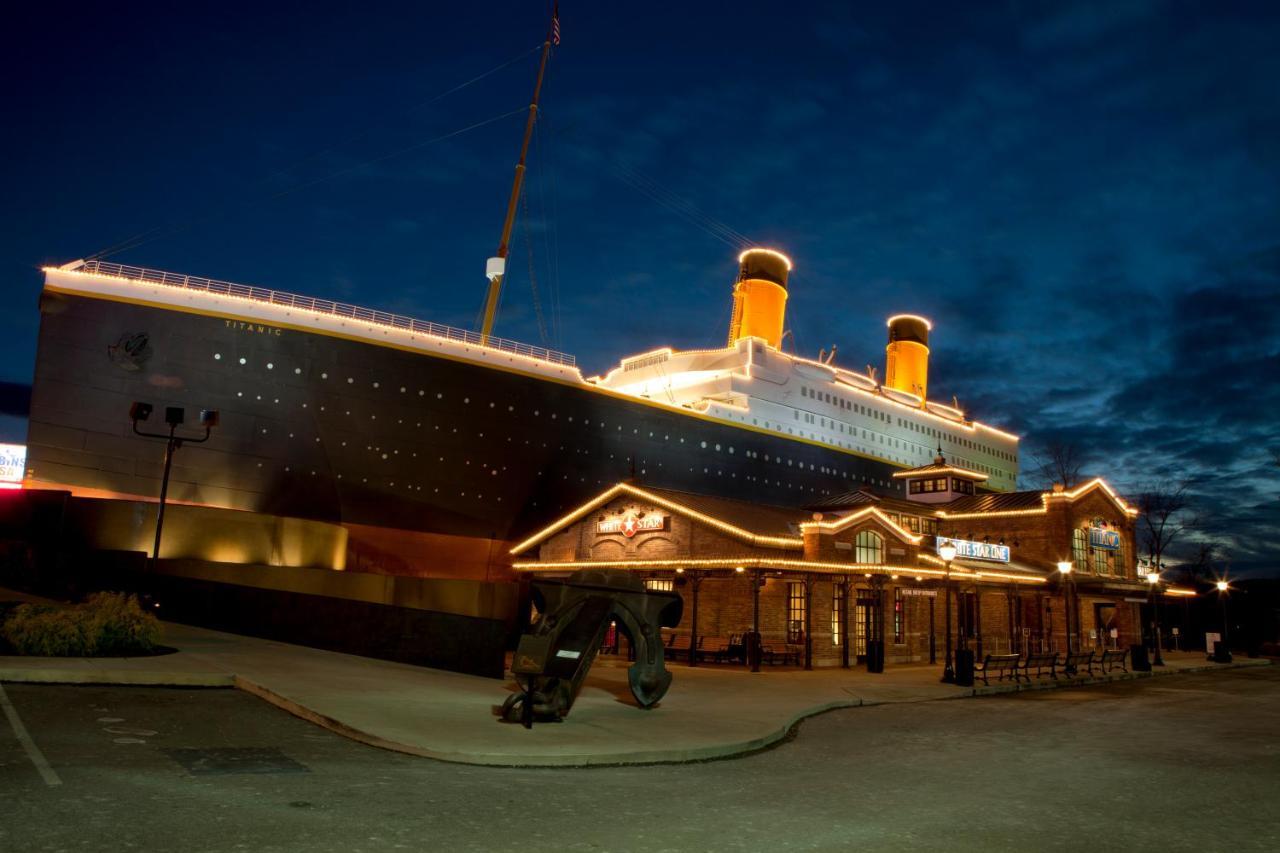 Smoky Bear Lodge With Guest House, Hot Tub, 1089 Free Tickets Each Paid Day, Dollywood And More Sevierville Exterior foto