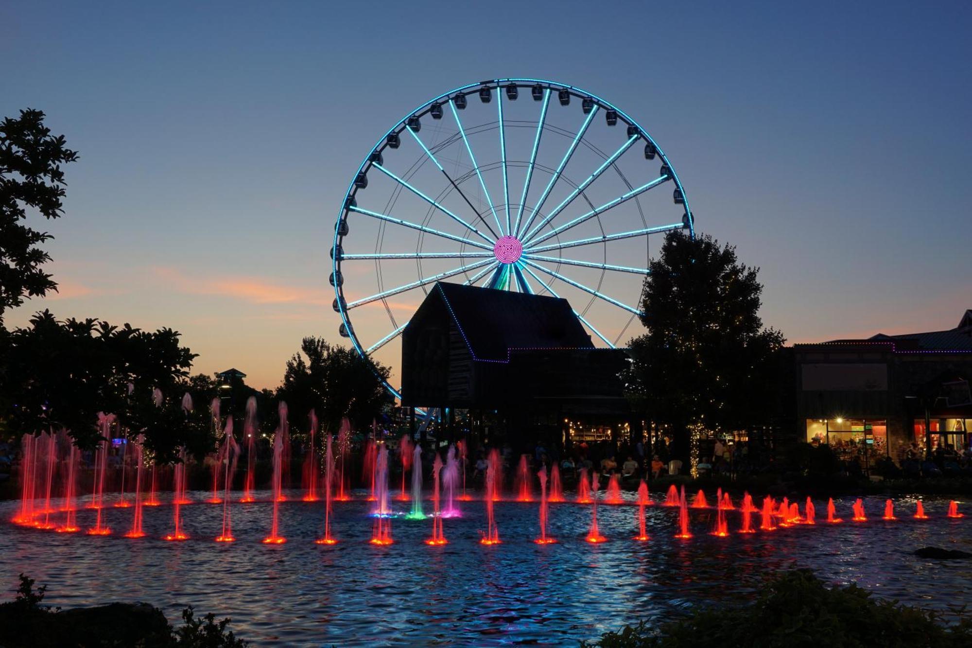 Smoky Bear Lodge With Guest House, Hot Tub, 1089 Free Tickets Each Paid Day, Dollywood And More Sevierville Exterior foto